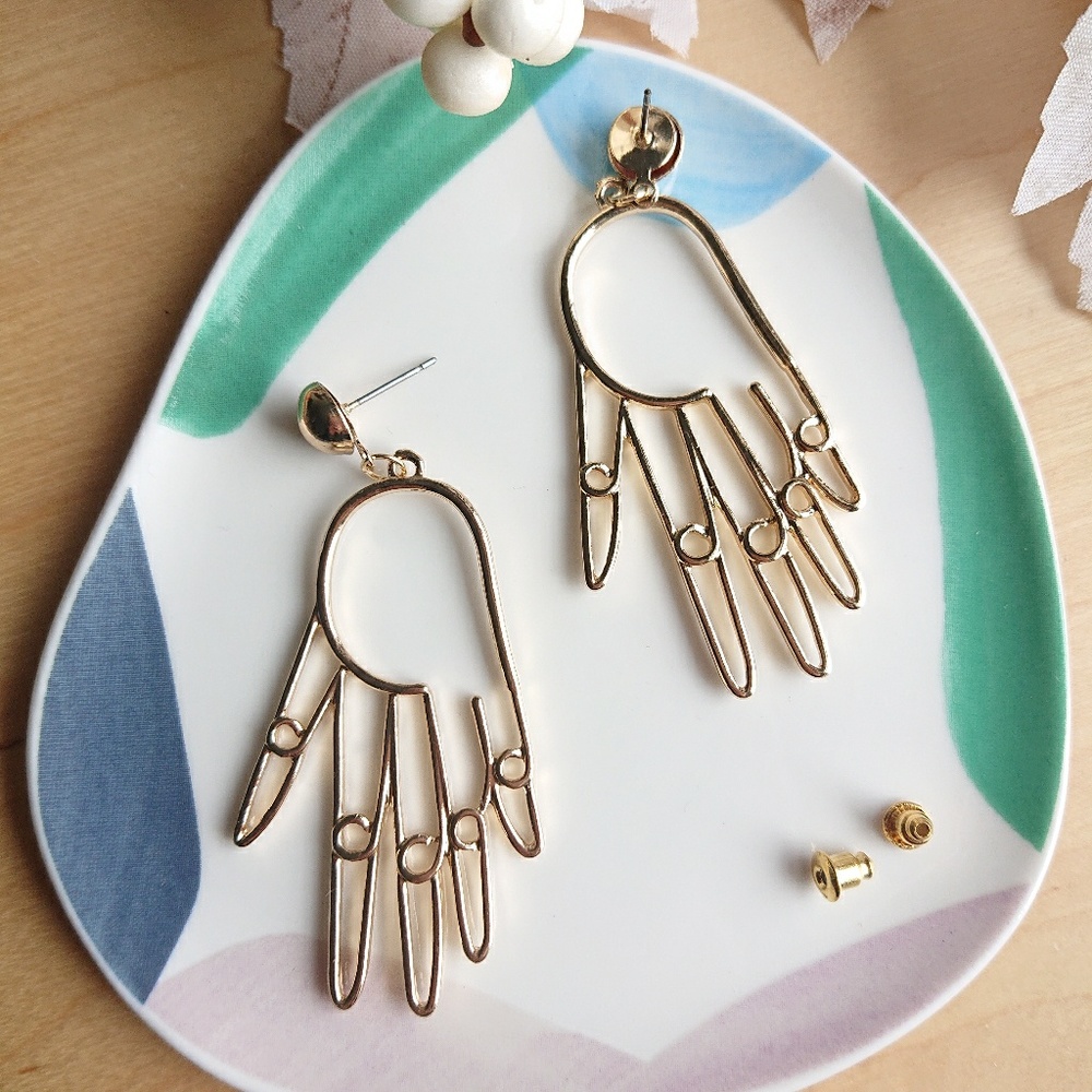 Hands Shape Gold Drop Earrings - Picture 5 of 6